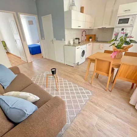 Escapade Azureenne 니스