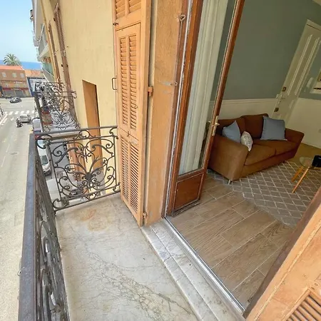 Escapade Azureenne *